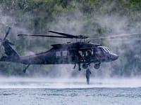 Sikorsky UH-60 Black Hawk - Image 11
