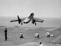 Vought F7U Cutlass - Image 2