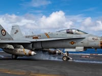 McDonnell Douglas F/A-18 Hornet - Image 3