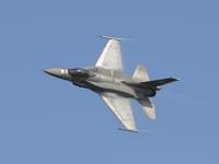 General Dynamics F-16 Fighting Falcon - Image 12