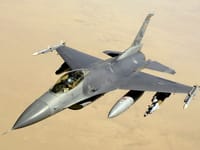 General Dynamics F-16 Fighting Falcon - Image 16