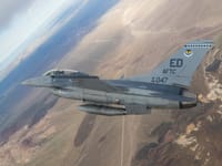 General Dynamics F-16 Fighting Falcon - Image 3