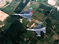 General Dynamics F-16XL - Image 4