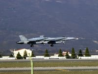 McDonnell Douglas CF-18 Hornet - Image 6